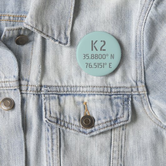 K2 Latitude- en lengtegraad Ronde Button 5,7 Cm (In situ)