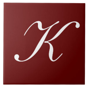 "K" Initiaal in wit op bordeauxrood Tegeltje