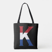 K Monogram overlay op NLD Vlag op bk stent Draagtas (Achterkant)