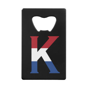 K Monogramme superposé sur le drapeau NLD sur le b