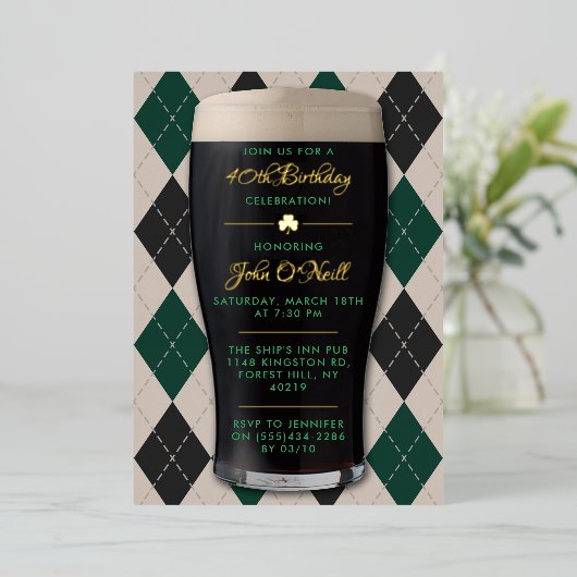 Kaas- en beerginheid Pint Volwassendag Echte Folie Uitnodiging (Staand Voorkant)