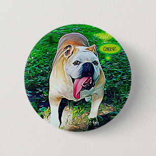 Kaas glimlachende buldog met tong uit ronde button 5,7 cm