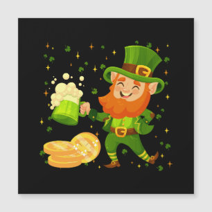 Kabouter drinkt bier St. Patrick's Day