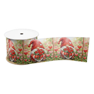 Kabouter met rode rozen in een tuin lint