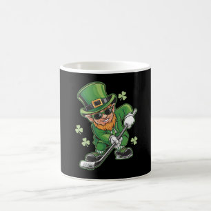 Kabouter speelt hockey St. Patrick's Day Iers Koffiemok
