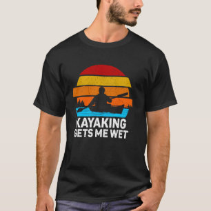 kajakken krijgt me Wet Lake Sunset Kayak Kay T-shirt