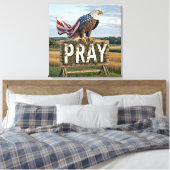 Kale Adelaar neergestreken op rustiek bidbord Canvas Afdruk (Insitu (Slaapkamer))