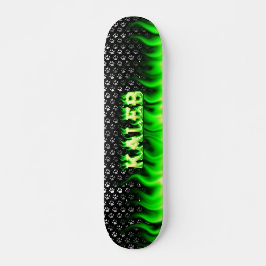 Kaleb: groen vuur en vlammenskateboardontwerp. skateboard (Voorkant)