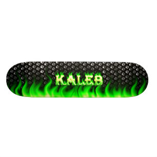 Kaleb: groen vuur en vlammenskateboardontwerp. skateboard