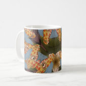 Kaleidoscope Giraffe Mandala: Abstracte Safari kun Koffiemok (Voorkant links)