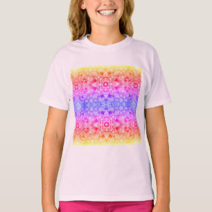 Kaleidoscopische mandala in blauw, geel en roze t-shirt