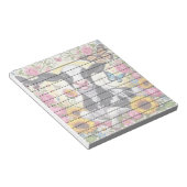 Kalf in een levendige bloementuin en Butterfly Won Notitieblok (Schuin)