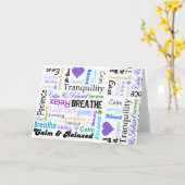 Kalm en ontspannend positieve woorden typografie kaart (Gele Bloem)