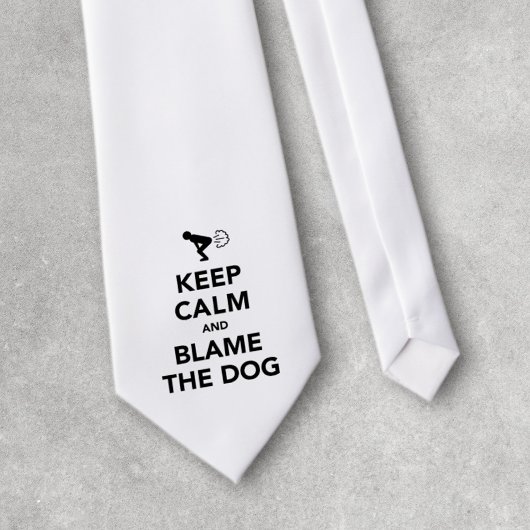 Kalm houden en de hond de schuld geven stropdas