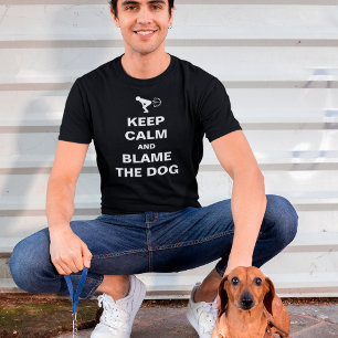 Kalm houden en de hond de schuld geven T-Shirt