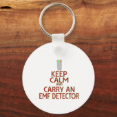 Kalm houden en een EMF Detector (Parody) dragen Sleutelhanger (Voorkant)