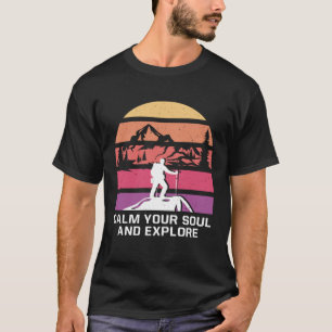 Kalm je soep en verken Camping Hiking Camper H T-shirt