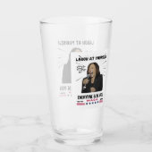 Kamala Harris Boire du verre (Devant)