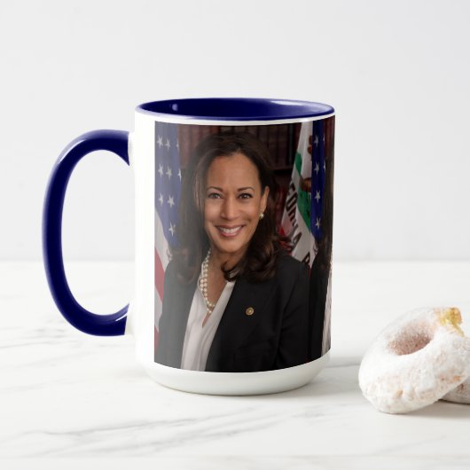 Kamala Harris Portrait officiel Café Mug (Avec donut)