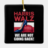 Kamala Harris stapt op rood MAGA-Pet Keramisch Ornament (Voorkant)