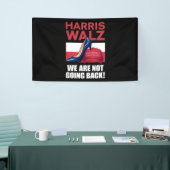 Kamala Harris stapt op rood MAGA-Pet Spandoek (Beurs)