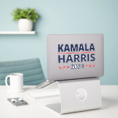 Kamala Harris Verkiezingen 2024 III Sticker (Laptop op bureau)