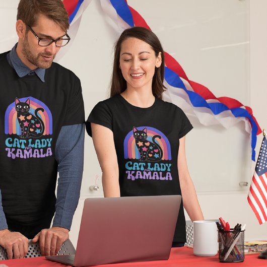 Kamala: Het speelse eerbetoon van een kattenliefhe T-shirt
