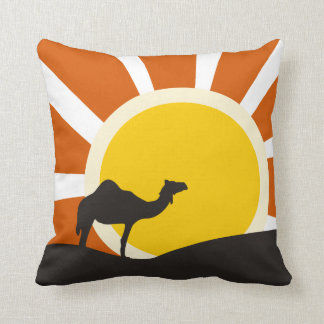 kameel met zonsondergang kussen