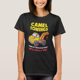 Kameel slepen als zijn vastgeklemd we trekken het t-shirt