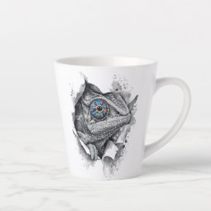 Kameleon Inkt Portret met Regenboog Oog Latte Mok
