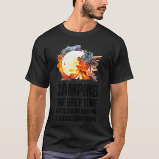Kampeer alleen maar waar niets doen iets doen is j t-shirt