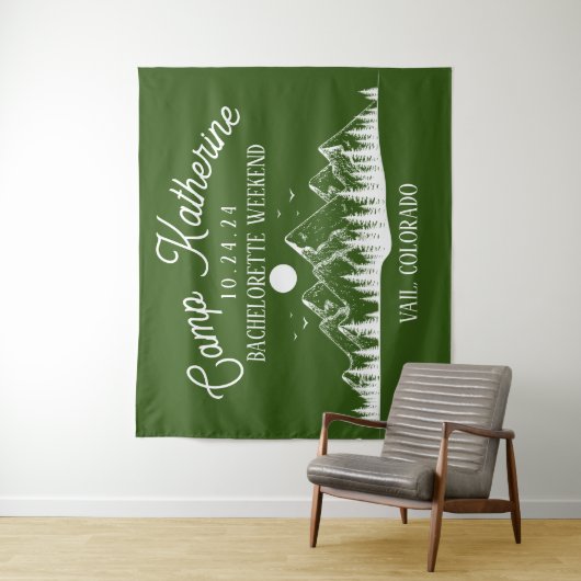 Kampeerweekend met tenten voor vrouwen, Berg Glamp Wandkleed (In situ)
