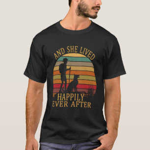 Kamperen en wandelen en ze leefde nog lang gelukki t-shirt