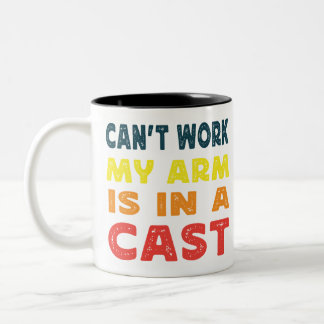 kan niet werken mijn arm is in een cast Funny viss Tweekleurige Koffiemok