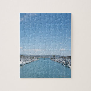 kanaal in de haven op een zonnige dag met blauwe l legpuzzel