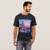 Kanaal met gondels en kerk in Venetië T-shirt (Voorkant volledig)