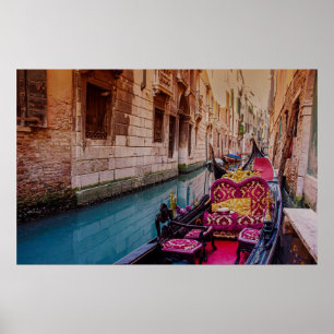 Kanaal met traditionele gondola in Venetië, Italië Poster