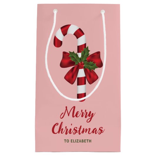 Kandijriet met een zwoerd en kersthals op roze klein cadeauzakje (Voorkant)