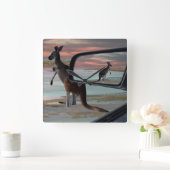 Kangaroo aan de strand, vierkante klok (Huis)