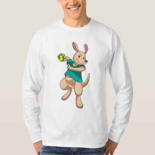 Kangaroo als handbalspeler met handbal t-shirt