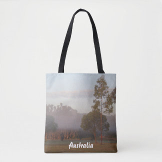 Kangaroos dans le sac fourre-tout du brouillard