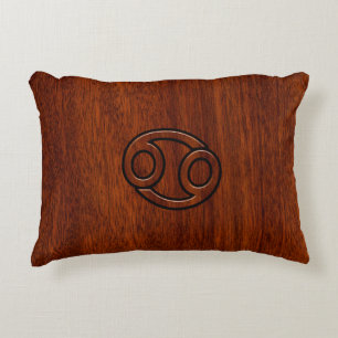 Kankerdiersymbool op Mahogany Wood Style Decoratief Kussen