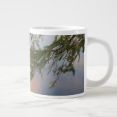 Kano op het meer bij zonsondergang in Canada Jumbo Mok (Rechts)