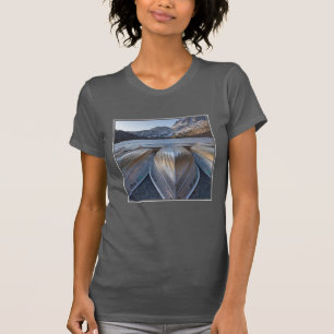 Kanoe bij het meer t-shirt