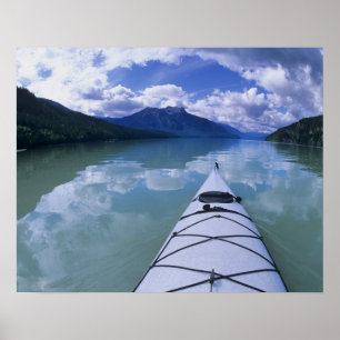 Kanoën aan het einde van Azure Lake in Wells Poster
