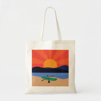 Kanoën op het meer bij zonsondergang tote bag