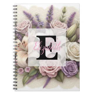 Kant met monogram bloemendecor paarse rozen lavend notitieboek