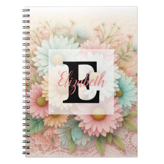 Kant met monogram bloemmotief roze wit blauwe made notitieboek