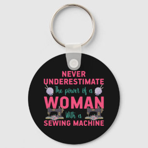Kantel de kracht van een vrouw met een naaimachine sleutelhanger