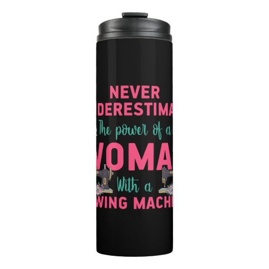 Kantel de kracht van een vrouw met een naaimachine thermosbeker (Voorkant)